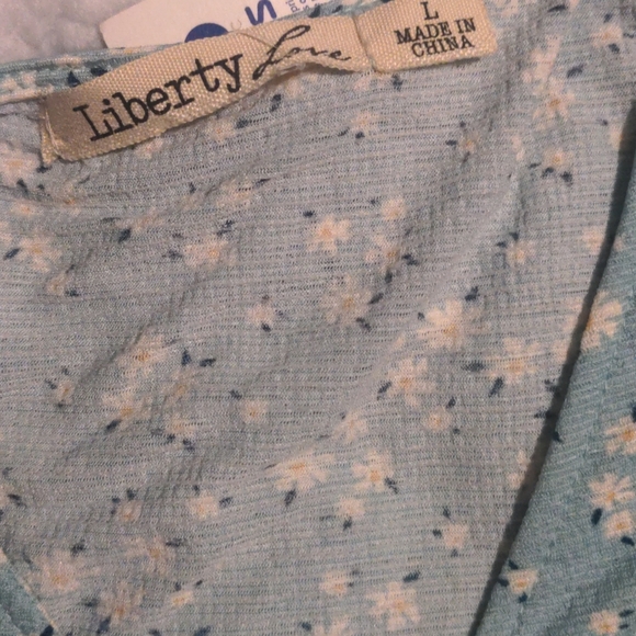 Green with daisy flowers top - Picture 2 of 2